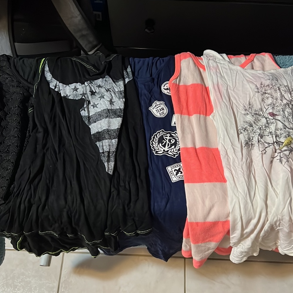 Bundle of women tanks size M